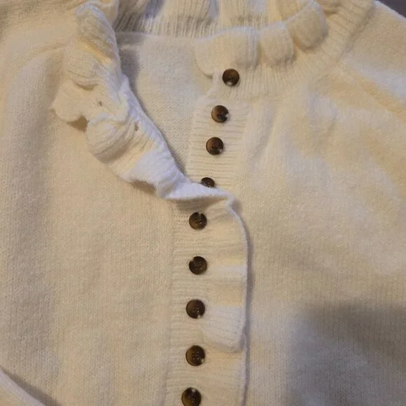 NWT White Sweater Size Large - Picture 3 of 5